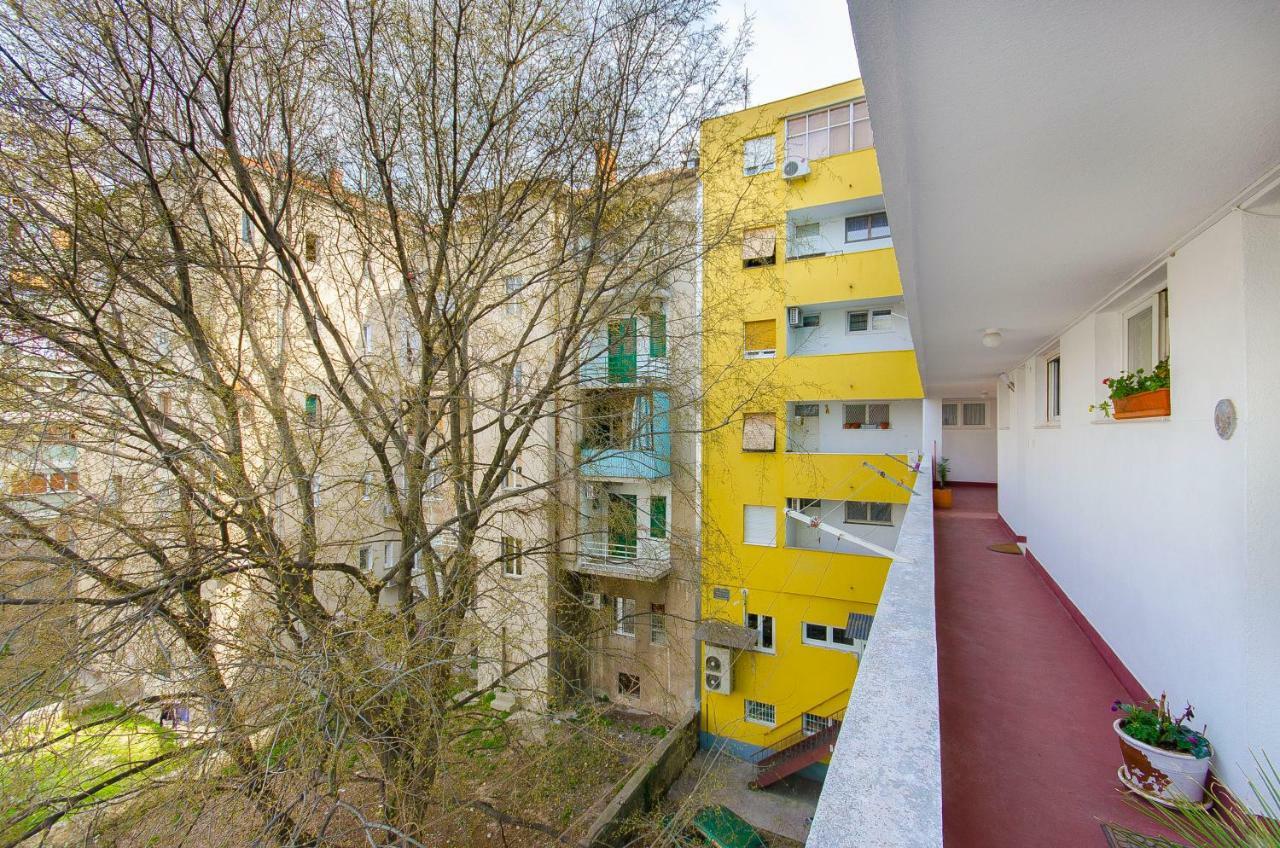 Side By Side Apartments Split Eksteriør billede